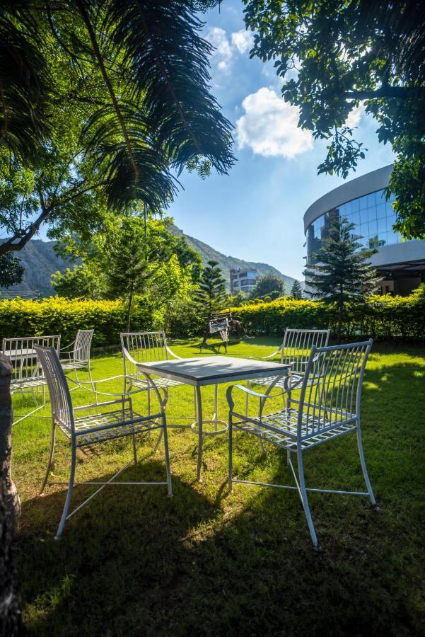 Spectrum Resort, Spa & Residences Udaipur Esterno foto