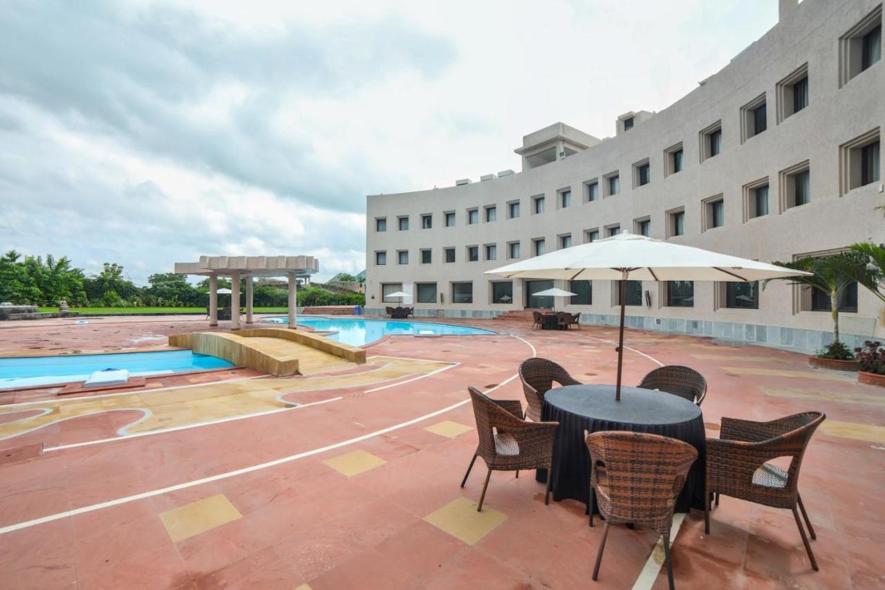 Spectrum Resort, Spa & Residences Udaipur Esterno foto